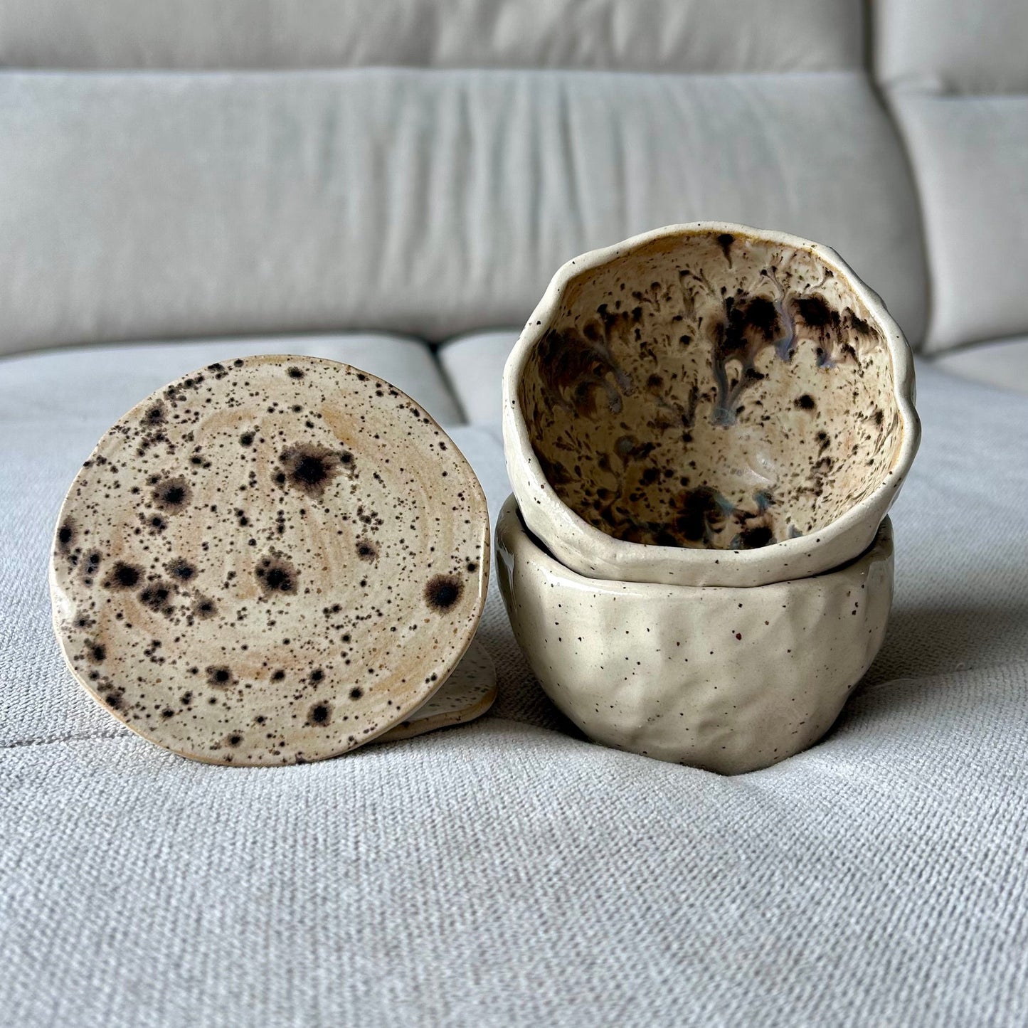 Teacups and saucers set 𝘛𝘦𝘢 𝘵𝘪𝘮𝘦?